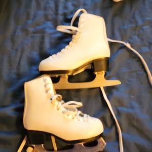Little girls figure skates size 8